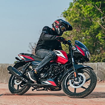 Bajaj pulsar 150 single disc hot sale