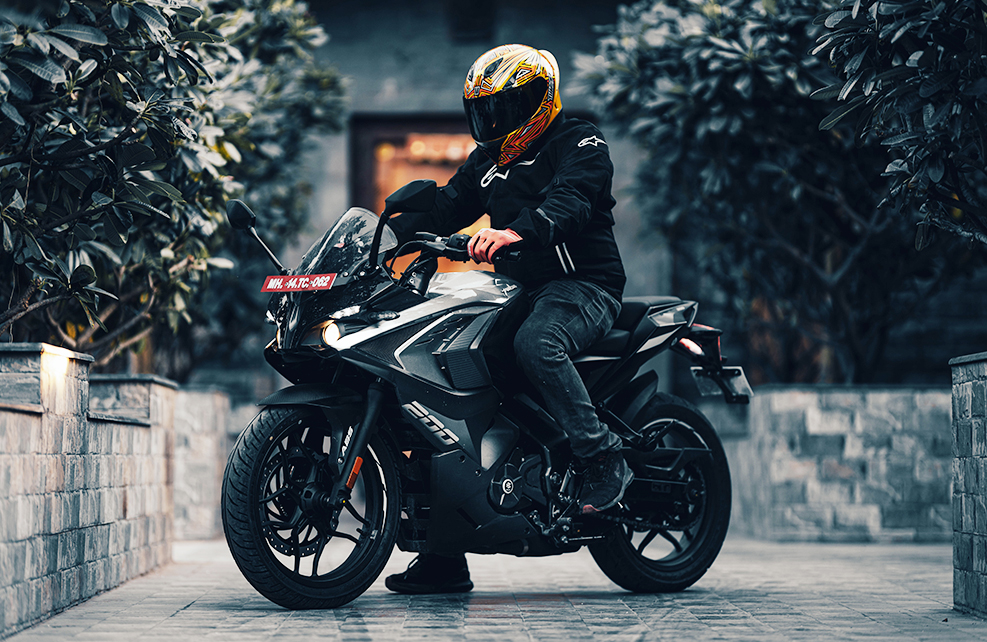pulsar rs 200 black