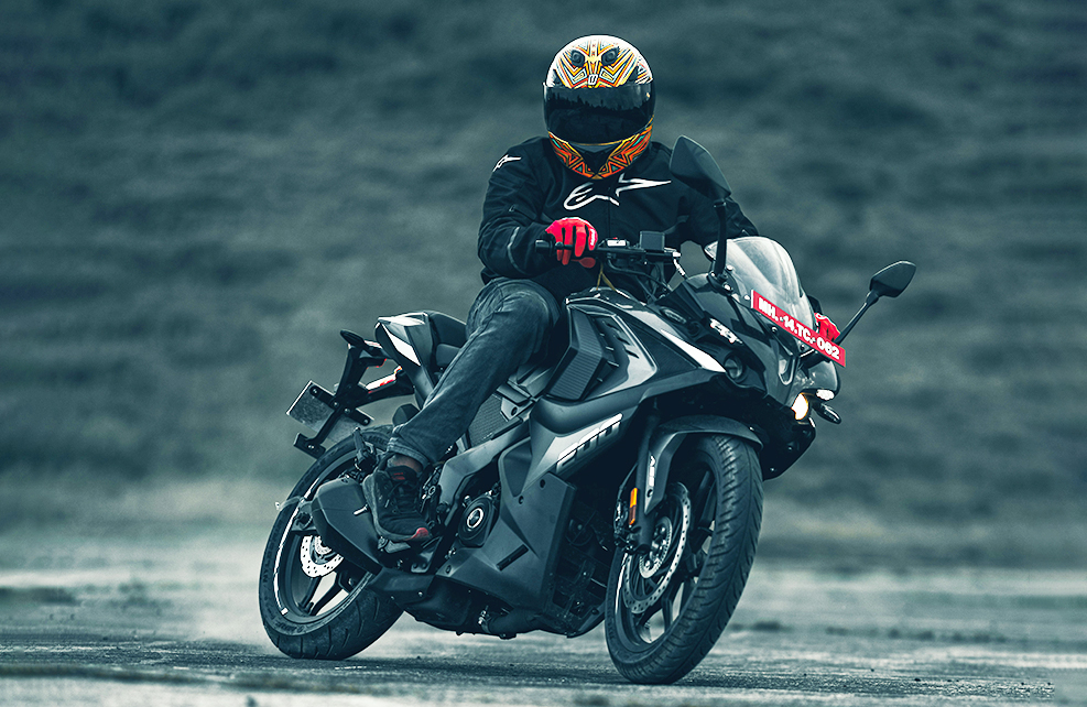 pulsar rs 200 black