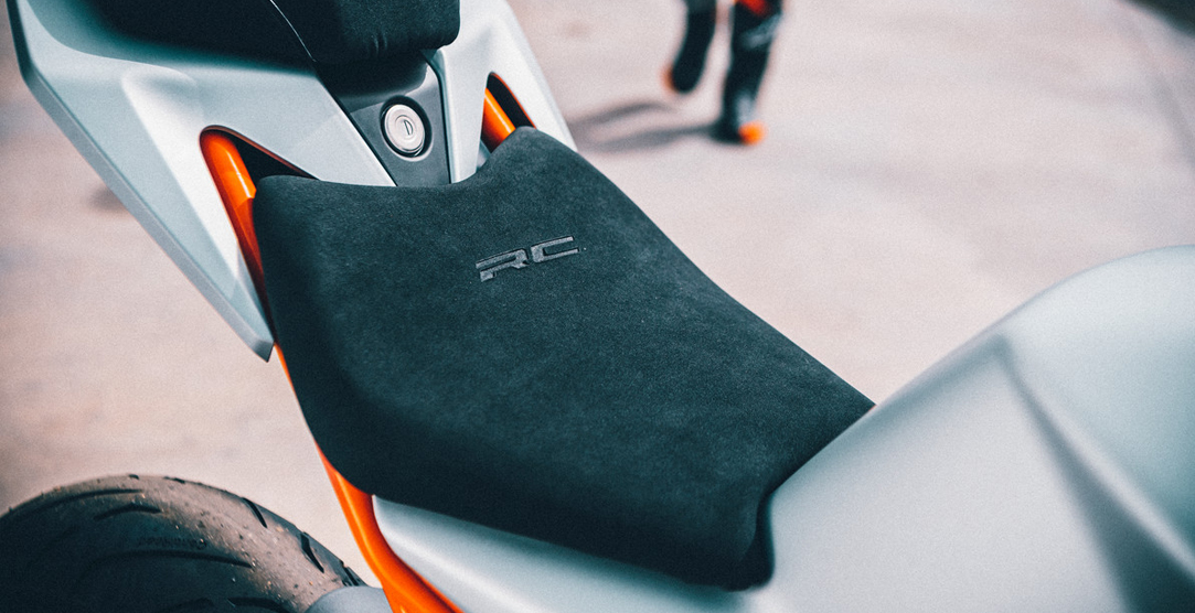 ktm rc 125 back seat